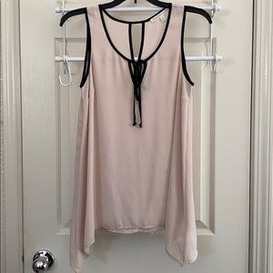 NWOT Daniel Rainn Flowy Top